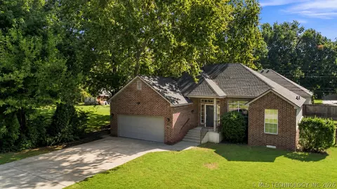 5703 S Quincy Pl, Tulsa, OK 74105