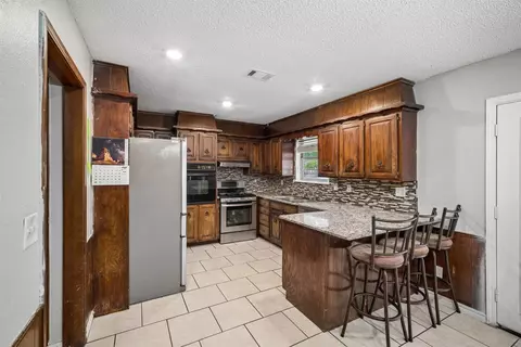 Kitchen - 11913 E 38th Pl, Tulsa, OK 74146 photo 1 of 3