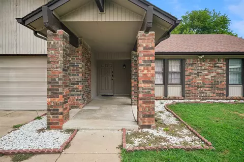 Exterior - 11913 E 38th Pl, Tulsa, OK 74146 photo 3 of 6
