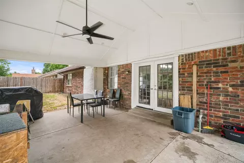 Exterior - 11913 E 38th Pl, Tulsa, OK 74146 photo 4 of 6