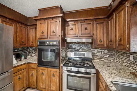 Kitchen - 11913 E 38th Pl, Tulsa, OK 74146 photo 3 of 3