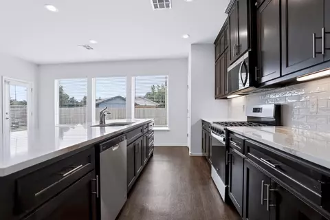 Kitchen - 12026 E 106th Pl N, Owasso, OK 74055 photo 4 of 6