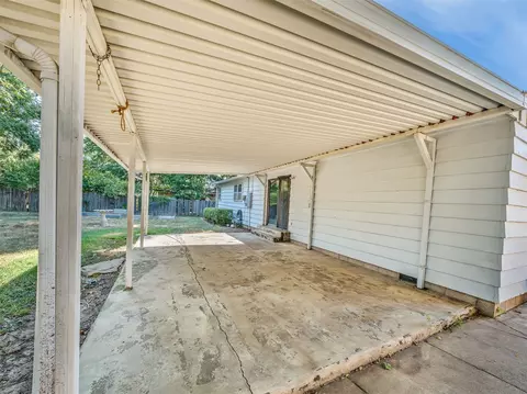 Exterior - 904 Elgin Pl, Broken Arrow, OK 74012 photo 5 of 10