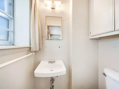Bath - 904 Elgin Pl, Broken Arrow, OK 74012 photo 4 of 4