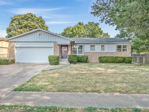 Exterior - 904 Elgin Pl, Broken Arrow, OK 74012 photo 2 of 10