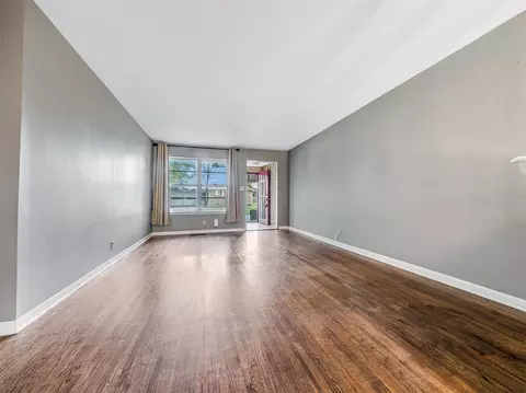 Living - 904 Elgin Pl, Broken Arrow, OK 74012 photo 4 of 6