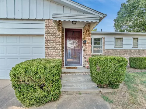 Exterior - 904 Elgin Pl, Broken Arrow, OK 74012 photo 3 of 10