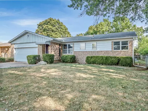 Exterior - 904 Elgin Pl, Broken Arrow, OK 74012 photo 1 of 10