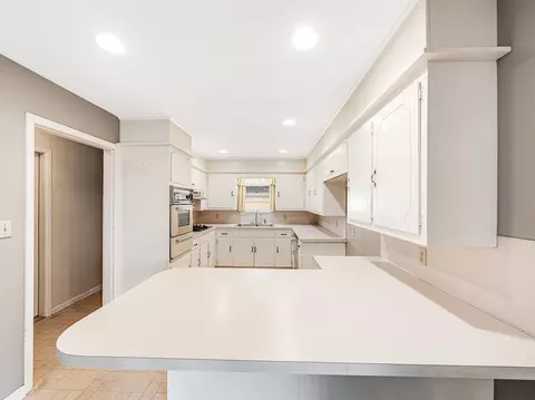 Kitchen - 904 Elgin Pl, Broken Arrow, OK 74012 photo 1 of 4