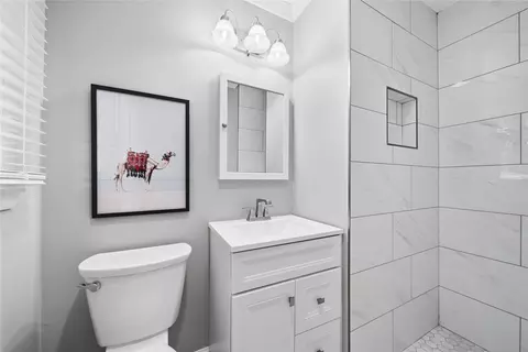 Bath - 4326 E 60th Pl, Tulsa, OK 74135 photo 1 of 2