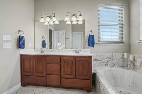 Bath - 1300 E Canton St, Broken Arrow, OK 74012 photo 2 of 5