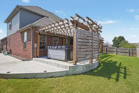 Exterior - 1300 E Canton St, Broken Arrow, OK 74012 photo 6 of 10