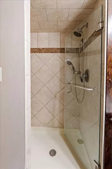 Bath - 2120 E 18th St, Tulsa, OK 74104 photo 4 of 4