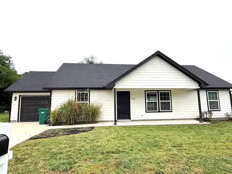 1024 E Pfendler Ave, Sapulpa, OK 74066