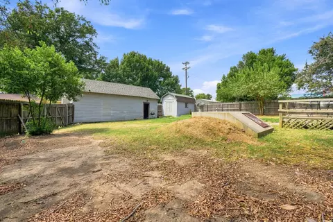 Exterior - 321 S Broadway St, Haskell, OK 74436 photo 5 of 5