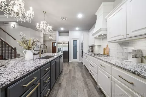 Kitchen - 205 N Phillips St, Skiatook, OK 74070 photo 3 of 6