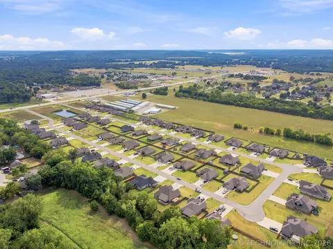 View/Area - 205 N Phillips St, Skiatook, OK 74070 photo 6 of 9