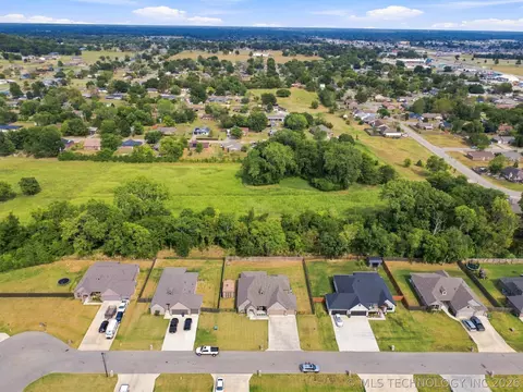 View/Area - 205 N Phillips St, Skiatook, OK 74070 photo 7 of 9