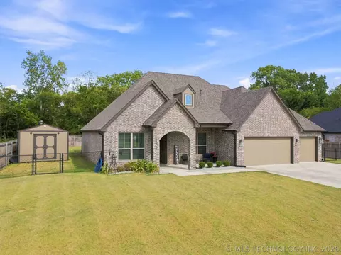 Exterior - 205 N Phillips St, Skiatook, OK 74070 photo 4 of 4