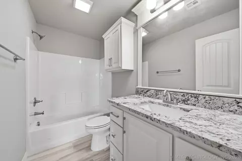 Bath - 205 N Phillips St, Skiatook, OK 74070 photo 5 of 5