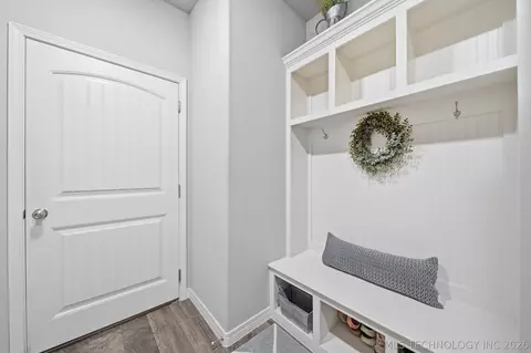 Entry Way - 205 N Phillips St, Skiatook, OK 74070 photo 4 of 5
