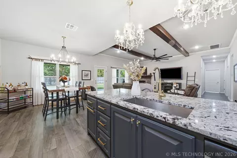 Kitchen - 205 N Phillips St, Skiatook, OK 74070 photo 5 of 6