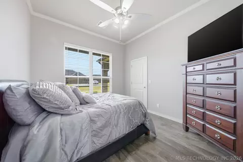 Bedroom - 205 N Phillips St, Skiatook, OK 74070 photo 4 of 6