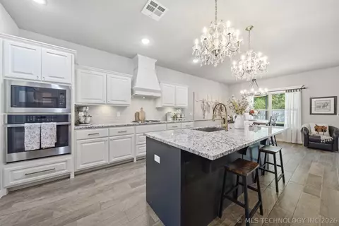 Kitchen - 205 N Phillips St, Skiatook, OK 74070 photo 1 of 6