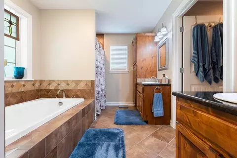 Bath - 12348 E 389 Rd, Jay, OK 74346 photo 3 of 5