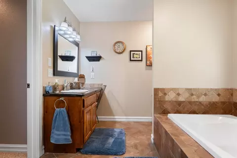 Bath - 12348 E 389 Rd, Jay, OK 74346 photo 4 of 5