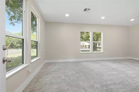 Living - 522 N Hope St, Ada, OK 74820 photo 1 of 6