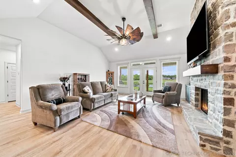 Living - 7112 E Queens St, Broken Arrow, OK 74014 photo 1 of 2