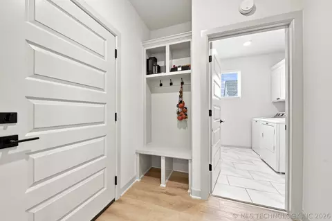Entry Way - 7112 E Queens St, Broken Arrow, OK 74014 photo 4 of 4