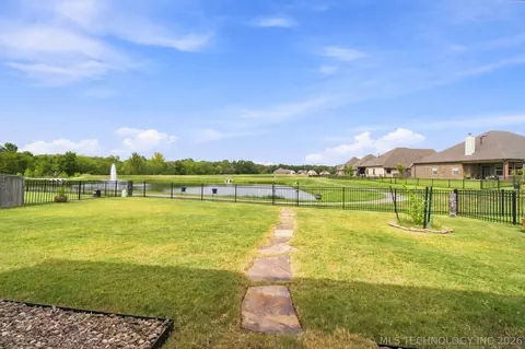 Exterior - 7112 E Queens St, Broken Arrow, OK 74014 photo 6 of 6