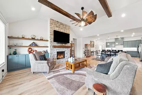 Living - 7112 E Queens St, Broken Arrow, OK 74014 photo 2 of 2