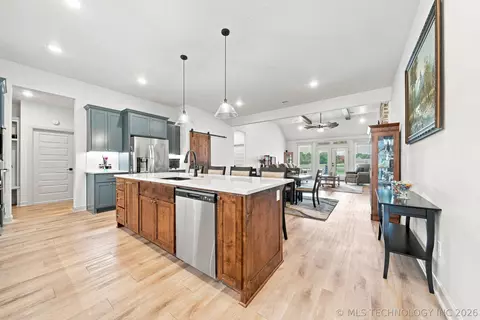 Kitchen - 7112 E Queens St, Broken Arrow, OK 74014 photo 1 of 5