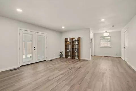 Living - 706 E Ave, Jenks, OK 74037 photo 2 of 4