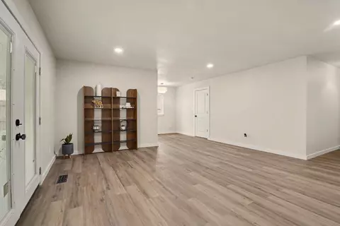 Living - 706 E Ave, Jenks, OK 74037 photo 3 of 4