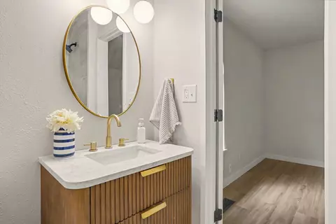 Bath - 706 E Ave, Jenks, OK 74037 photo 3 of 8