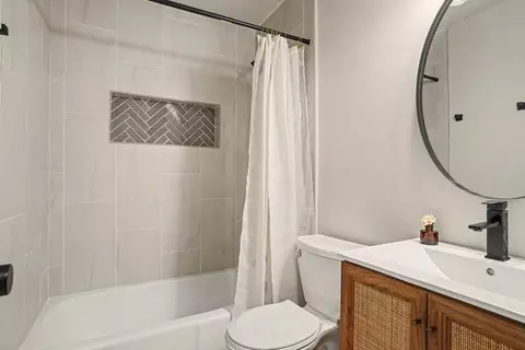 Bath - 706 E Ave, Jenks, OK 74037 photo 7 of 8