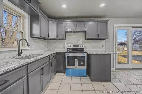 Kitchen - 8943 E Marshall Pl, Tulsa, OK 74115 photo 1 of 2