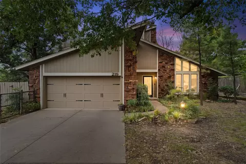 219 N Oak Ridge Dr, Sand Springs, OK 74063