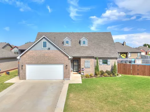 215 W 52nd St, Sand Springs, OK 74063