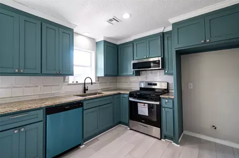 Kitchen - 16420 E 3rd St, Tulsa, OK 74108 photo 2 of 3