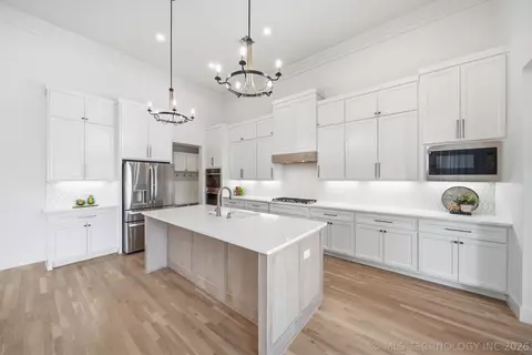 Kitchen - 2973 E 146th St, Bixby, OK 74008 photo 1 of 4