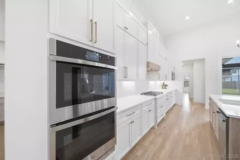 Kitchen - 2973 E 146th St, Bixby, OK 74008 photo 4 of 4