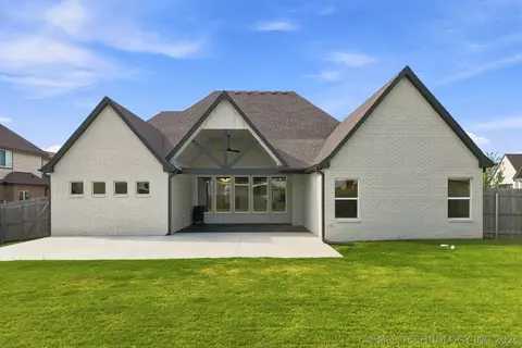 Exterior - 2973 E 146th St, Bixby, OK 74008 photo 2 of 4