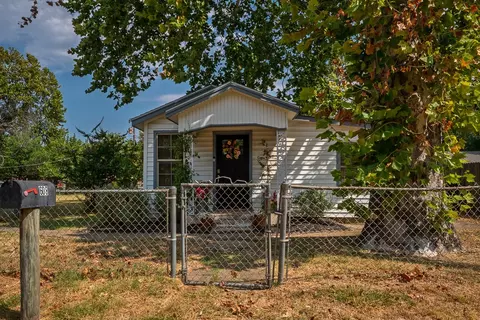 Exterior - 608 W Coleman, Colbert, OK 74733 photo 3 of 8
