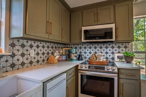 Kitchen - 608 W Coleman, Colbert, OK 74733 photo 6 of 6