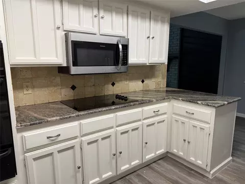 Kitchen - 13812 E 33rd St, Tulsa, OK 74134 photo 2 of 2